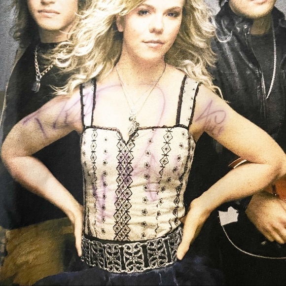 The Band Perry Autographed 2011 Tour Band Tee - Picture 4 of 7